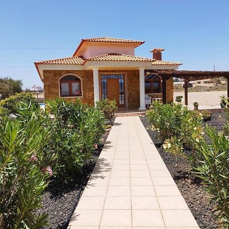 Villa Casa Del Sol 3 Bedroom Villa With Private Solar Covered 12M X 6M Pool Minimum Stay 7 Nights Chromecast And Wifi Throughout The Property Triquivijate المظهر الخارجي الصورة
