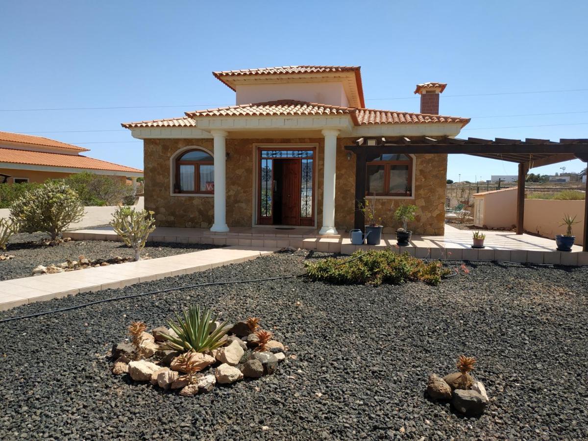 Villa Casa Del Sol 3 Bedroom Villa With Private Solar Covered 12M X 6M Pool Minimum Stay 7 Nights Chromecast And Wifi Throughout The Property Triquivijate المظهر الخارجي الصورة