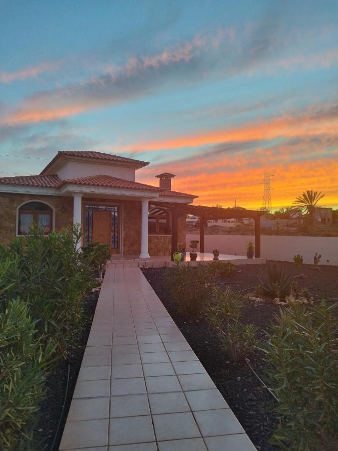 Villa Casa Del Sol 3 Bedroom Villa With Private Solar Covered 12M X 6M Pool Minimum Stay 7 Nights Chromecast And Wifi Throughout The Property Triquivijate المظهر الخارجي الصورة