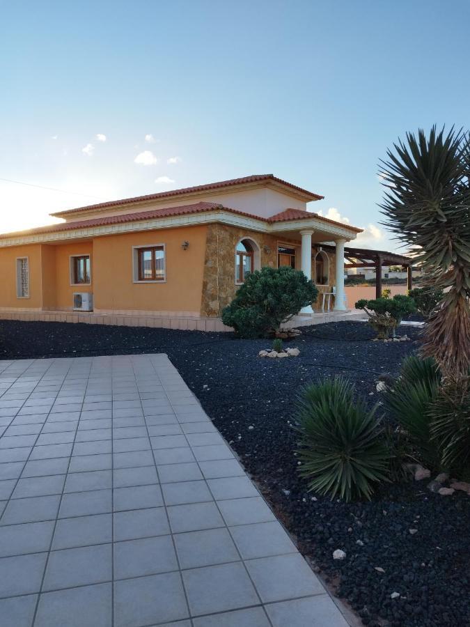 Villa Casa Del Sol 3 Bedroom Villa With Private Solar Covered 12M X 6M Pool Minimum Stay 7 Nights Chromecast And Wifi Throughout The Property Triquivijate المظهر الخارجي الصورة